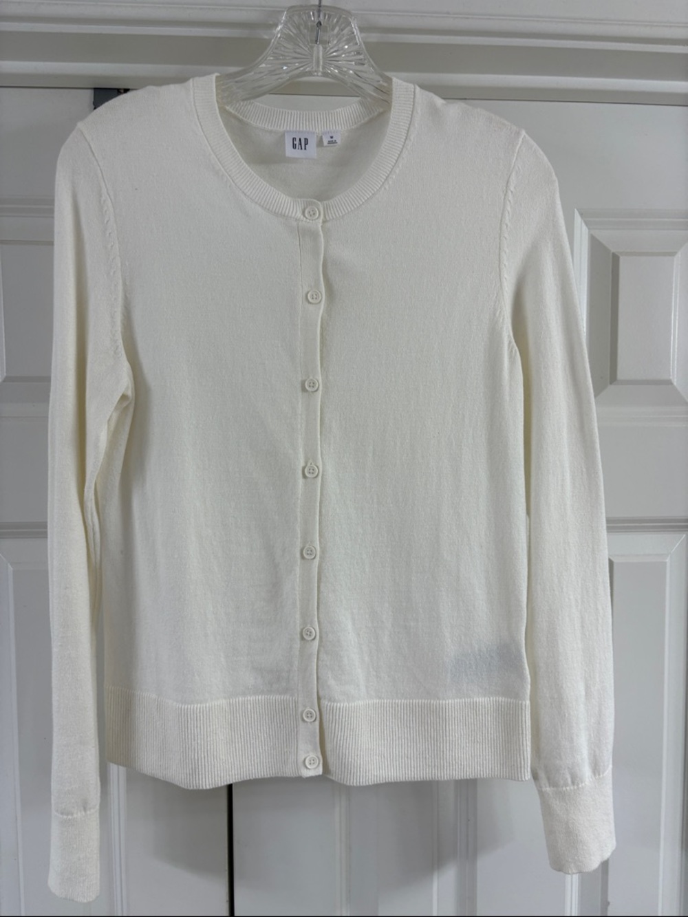 GAP Button-Front Cotton Knit Cardigan. Snowflake Milk Color. Sz M. Barely worn!